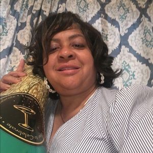 Meet your Posher, Angela